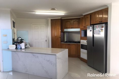 Property photo of 16 Reading Close Roxburgh Park VIC 3064