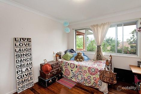 Property photo of 32 Copenhagen Street Wishart QLD 4122