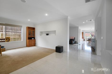 Property photo of 10 Snowgum Court Narre Warren South VIC 3805
