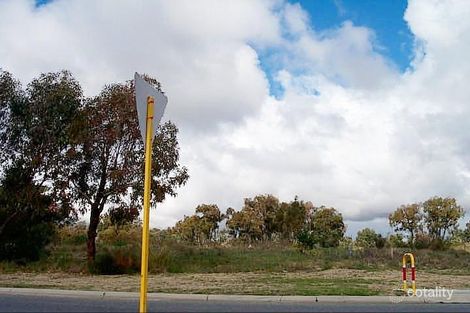 70 Rawlinson Dr, Marangaroo, WA 6064