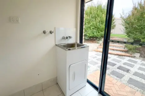 Property photo of 22 Parkes Drive Tenterfield NSW 2372