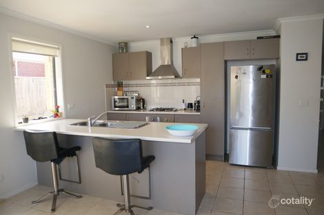 Property photo of 28 Earlston Place Craigieburn VIC 3064