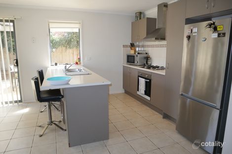 Property photo of 28 Earlston Place Craigieburn VIC 3064