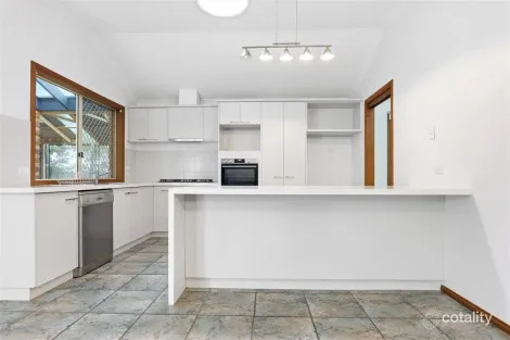 Property photo of 4 Roxy Close Berwick VIC 3806