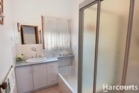 Property photo of 14 Fraser Drive Horsham VIC 3400