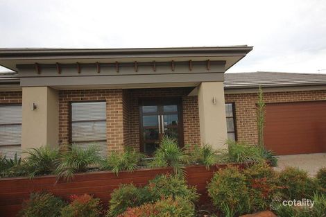 Property photo of 3 Rowling Street Fraser Rise VIC 3336