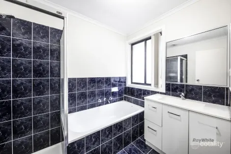 Property photo of 4 Moonstone Circuit St Albans VIC 3021