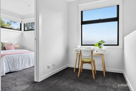 Property photo of 2/19 Fritzlaff Court Berwick VIC 3806