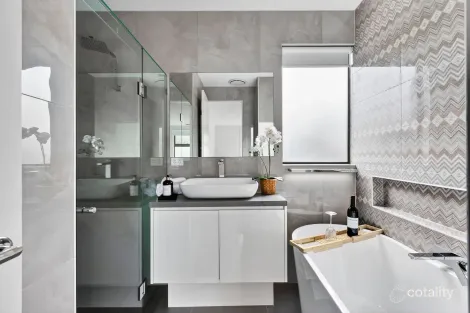 Property photo of 2/19 Fritzlaff Court Berwick VIC 3806