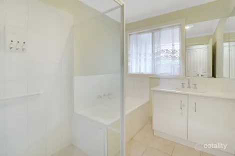 Property photo of 2/4 Cambridge Drive Mansfield VIC 3722