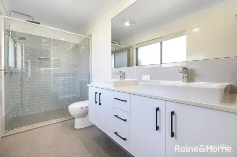 Property photo of 32 Jake Circuit Redland Bay QLD 4165