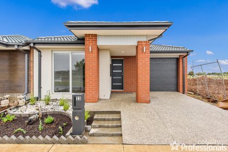 33 Greenpoint Dr, Rockbank, VIC 3335
