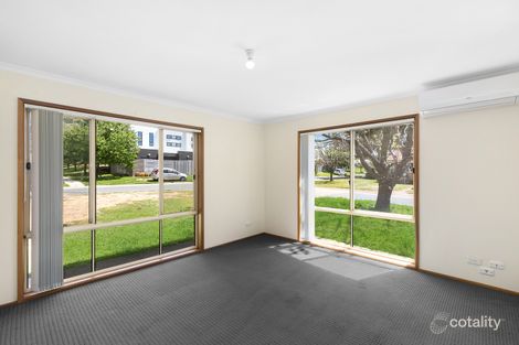 Property photo of 33 Mina Wylie Crescent Gordon ACT 2906