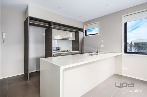 Property photo of 14/11 Monckton Place Caroline Springs VIC 3023