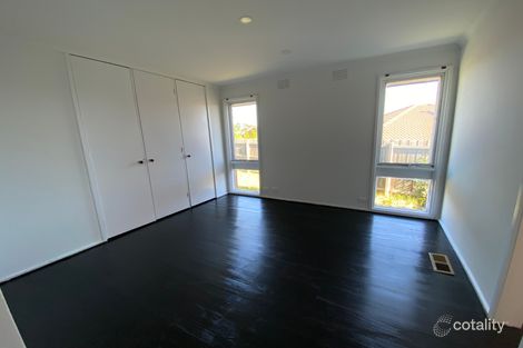 Property photo of 6 Collett Rise Endeavour Hills VIC 3802