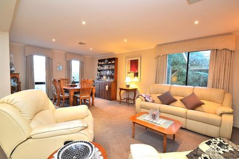 Property photo of 33 Robertson Drive Alfredton VIC 3350