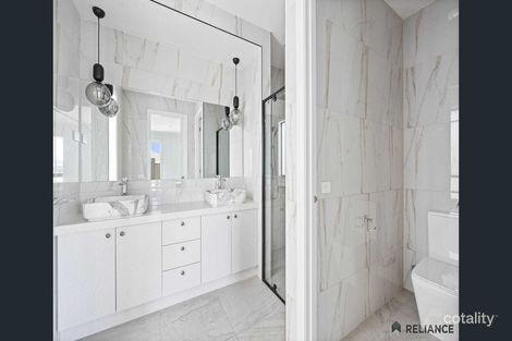 Property photo of 14 Adelaide Circuit Donnybrook VIC 3064