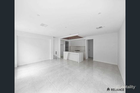 Property photo of 14 Adelaide Circuit Donnybrook VIC 3064