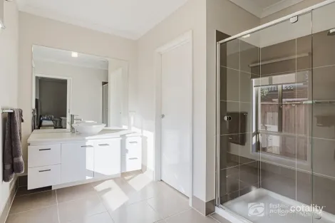 Property photo of 38 Lancefield Circuit Eynesbury VIC 3338