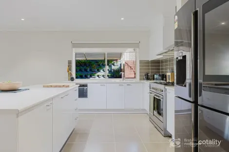 Property photo of 38 Lancefield Circuit Eynesbury VIC 3338