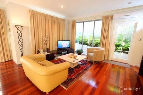 Property photo of 6 Highland Terrace St Lucia QLD 4067