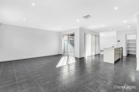 Property photo of 18 Eminence Way Craigieburn VIC 3064