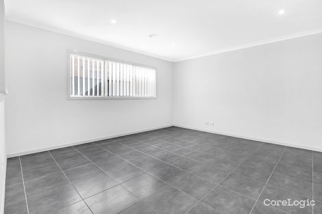 Property photo of 18 Eminence Way Craigieburn VIC 3064