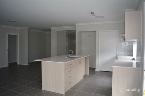 Property photo of 8 Fairmont Boulevard Hamlyn Terrace NSW 2259
