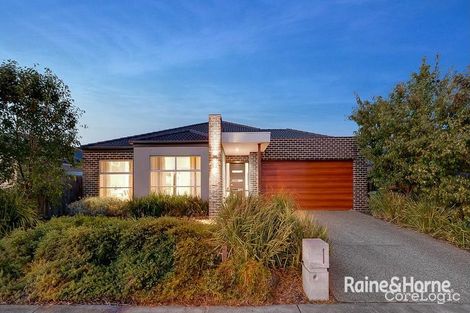 Property photo of 92 Webster Way Pakenham VIC 3810