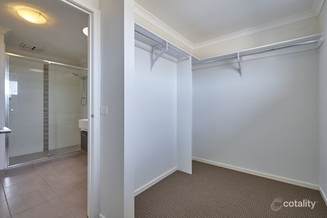 Property photo of 7 Fleuve Rise Clyde North VIC 3978