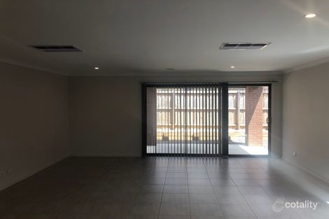 Property photo of 4 St Gwinear Lane Cranbourne North VIC 3977