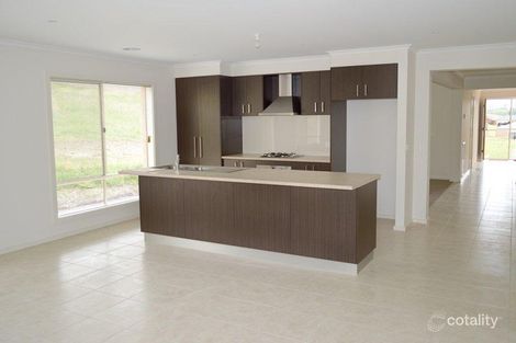 Property photo of 3 Luke Court Drouin VIC 3818