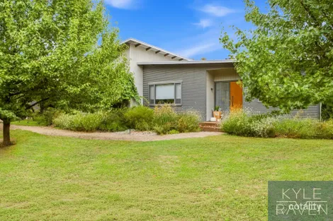 21 Johnson St, Oxley, VIC 3678