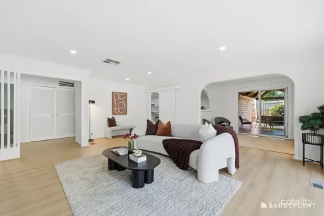 Property photo of 14 Smithfield Square Wantirna VIC 3152