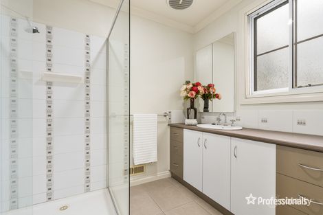 Property photo of 32 Oakleigh Crescent Ormond VIC 3204