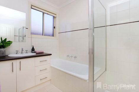 Property photo of 19 Wisla Circuit Roxburgh Park VIC 3064