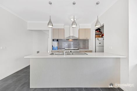 Property photo of 15 Monaco Grove Strathtulloh VIC 3338