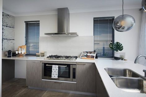 7 Queensbury Dr, Dayton, WA 6055