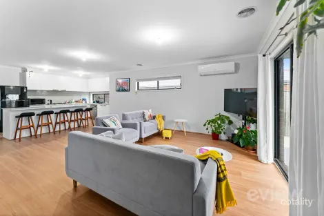 Property photo of 27 Hiskey Crescent Werribee VIC 3030