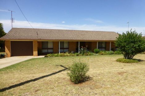 4 Coronation Ave, Parkes, NSW 2870