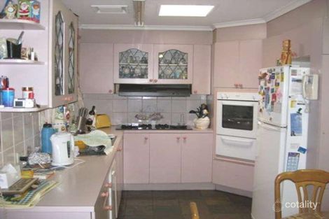 Property photo of 17 Revell Crescent St Albans VIC 3021