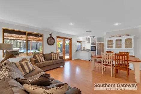 Property photo of 4 Dawkins Court Leda WA 6170