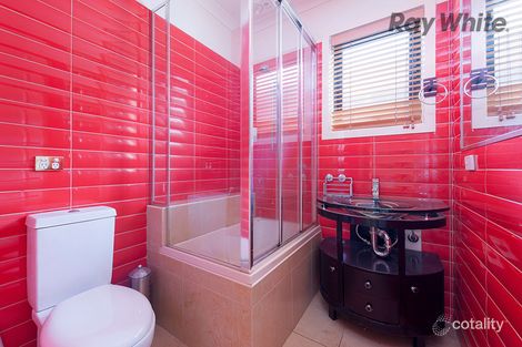 Property photo of 5 Osterley Close Caroline Springs VIC 3023