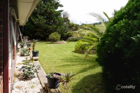 Property photo of 32 Girvan Circuit Endeavour Hills VIC 3802