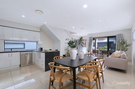Property photo of 2/56 Latimer Street Holland Park QLD 4121