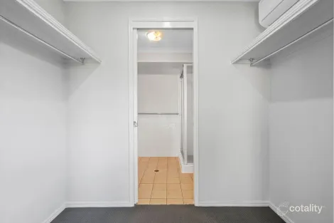 Property photo of 4 Lakes Entrance Meadowbrook QLD 4131