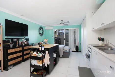Property photo of 8/125 Frank Street Labrador QLD 4215