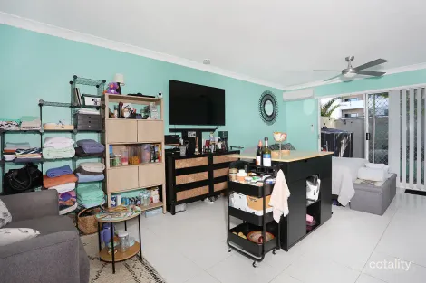 Property photo of 8/125 Frank Street Labrador QLD 4215