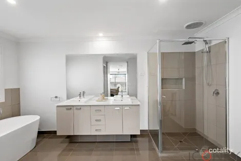 Property photo of 17 Hallowglen Drive Wollert VIC 3750