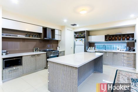 Property photo of 8 Pedigree Grove Cranbourne East VIC 3977